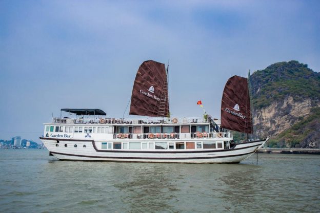 Garden Bay Luxury Cruise