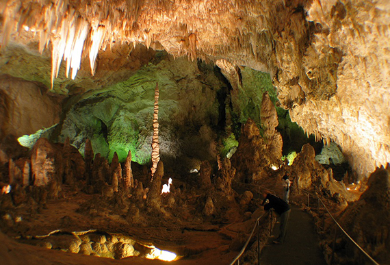 Genesis Regal explore Hoa Cuong cave