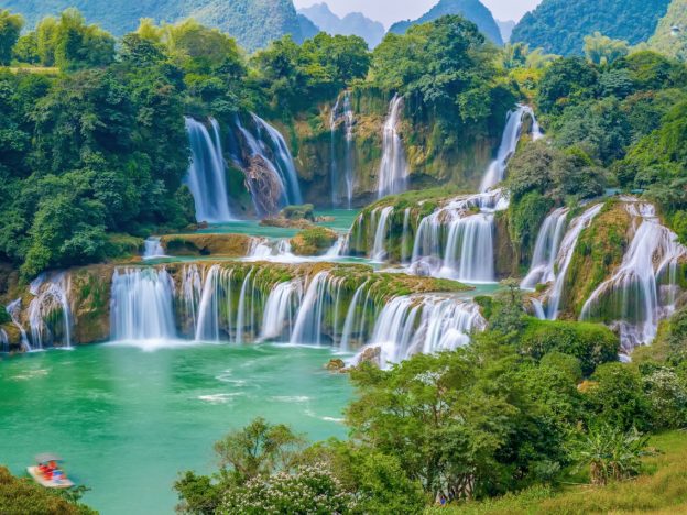 Ban Gioc waterfalls, the best destination in the Northeast Vietnam
