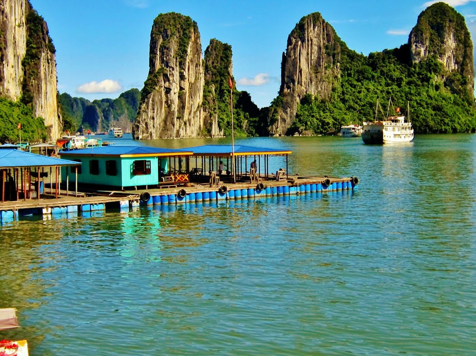 Cua Van Floating Village - Halong Bay Cruises - Vietnam Premier Travel