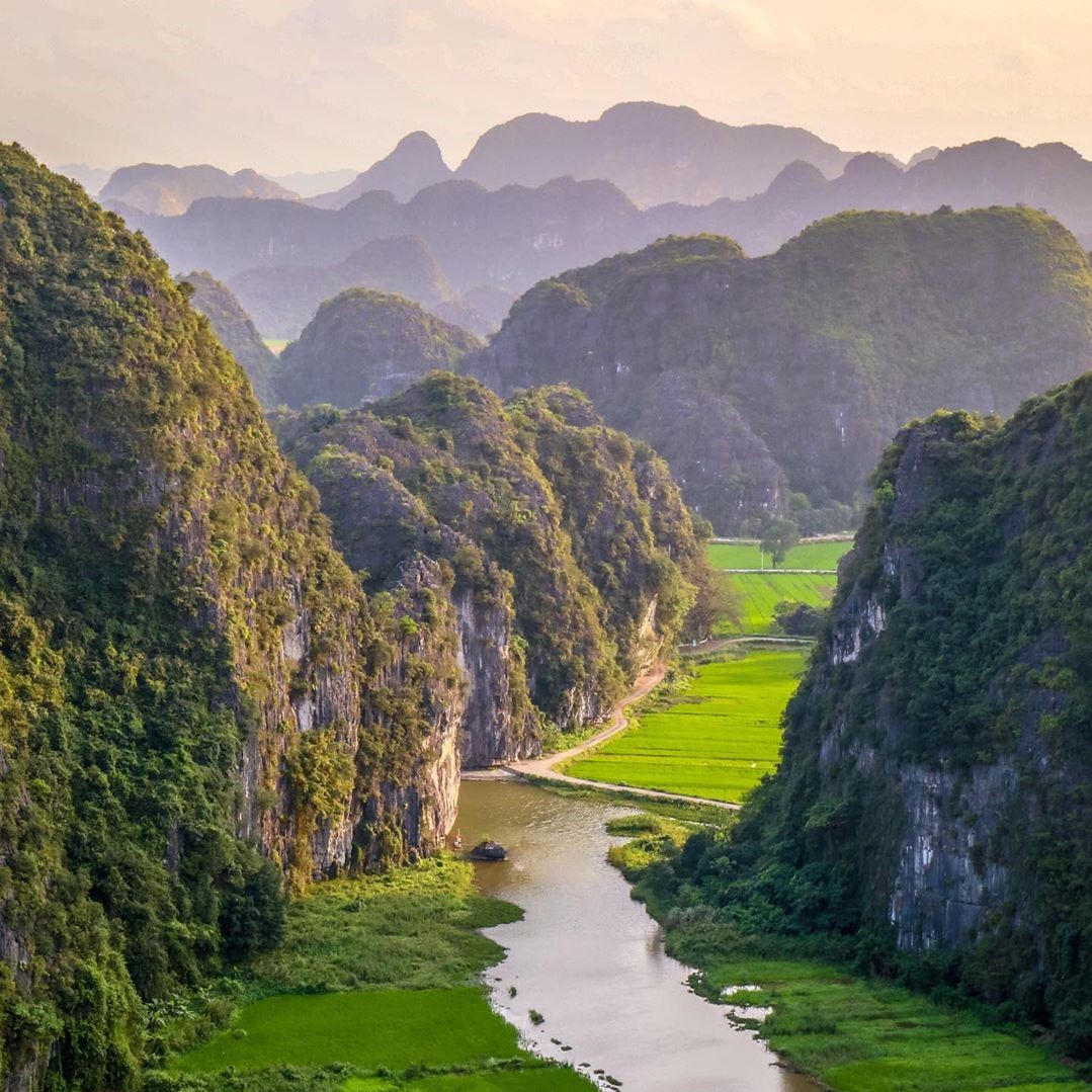 Hoa Lu – Mua Cave – Tam Coc 1day tour